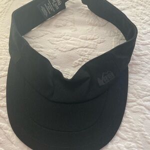 REI Co-op Active Pursuits Black Visor